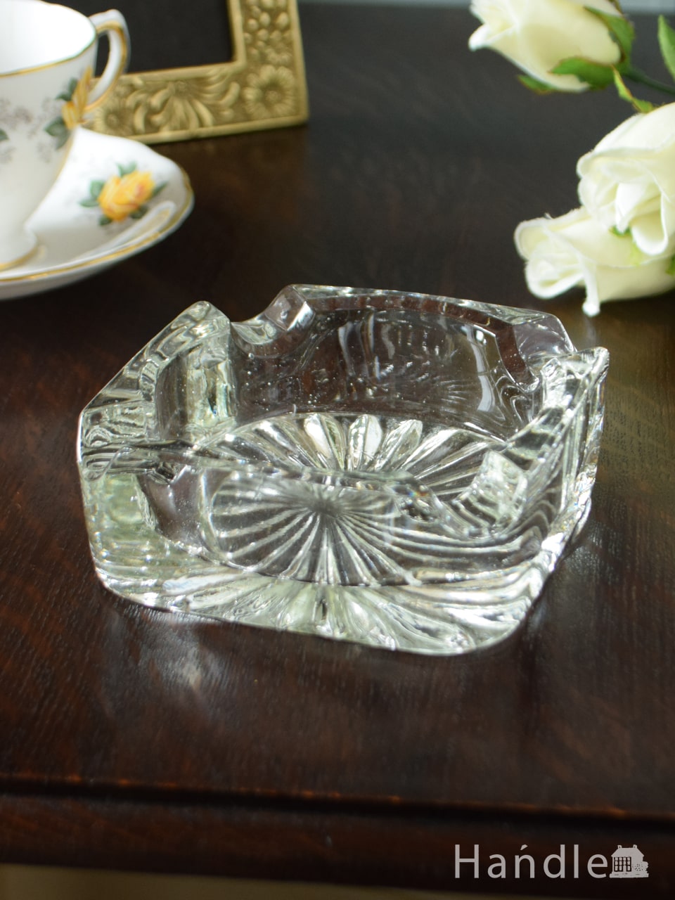 イギリスのアンティークガラスの灰皿、スクエアタイプのプレスドグラスのアッシュトレイ
