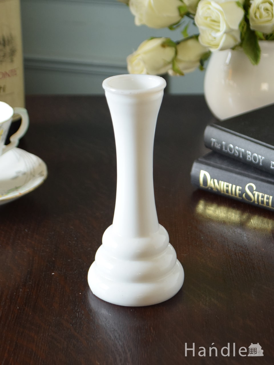 アンティークのミルクガラスの花器、ミルク色のガラスのフラワー