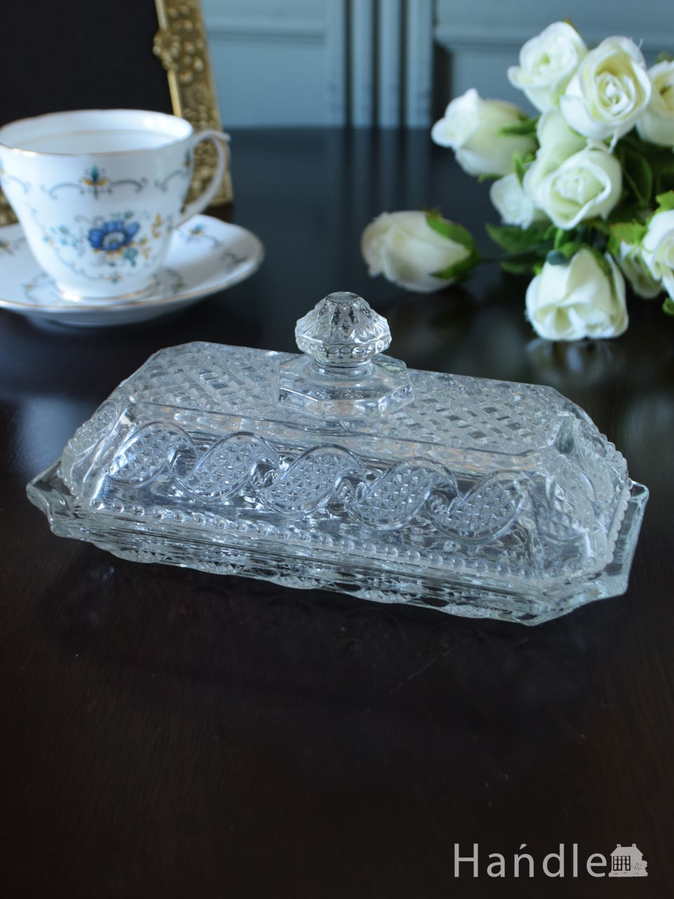 アンティークガラスの食器、イギリスのプレスドグラスのバター