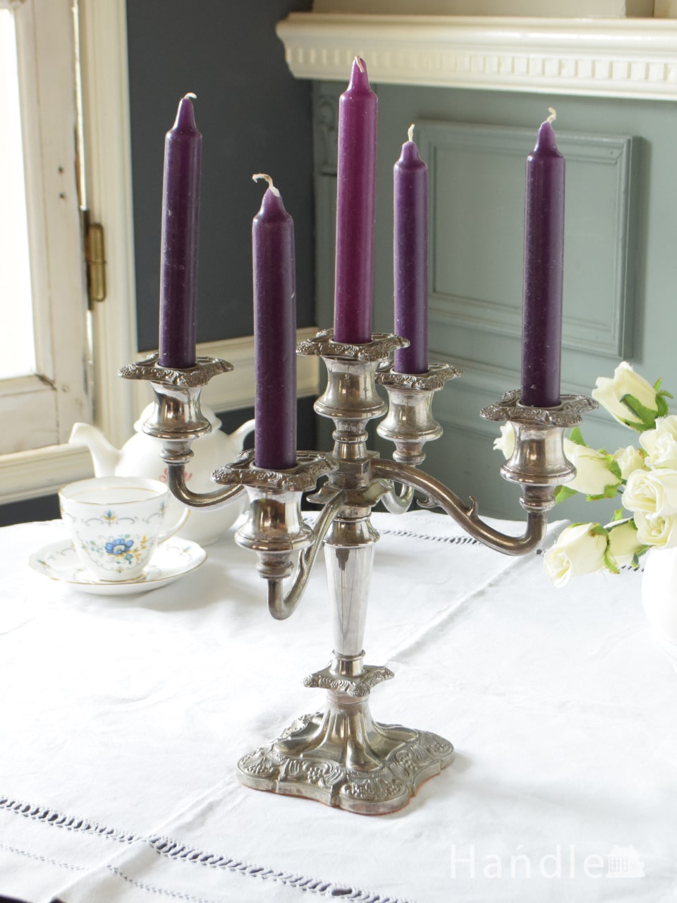 英国アンティークのシルバープレートの燭台、葡萄の装飾が豪華な