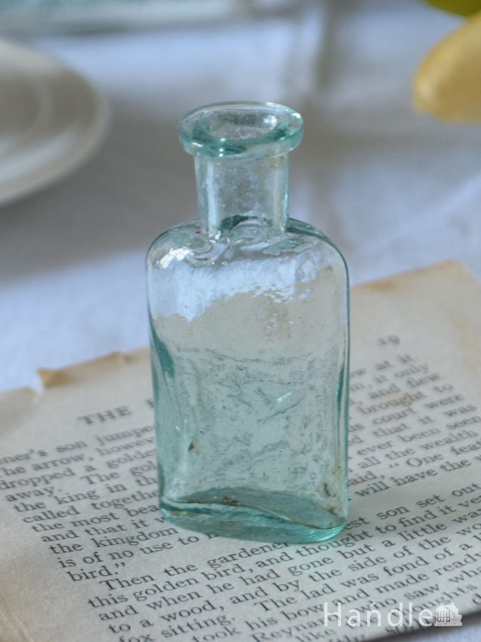 アンティークのおしゃれなガラスボトル、小さくて可愛いガラス瓶