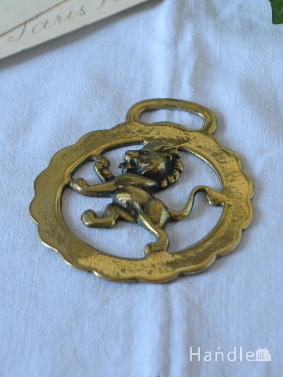 英国で見つけたアンティーク馬具飾り、真鍮製のアンティークホースブラス（ライオン 獅子）