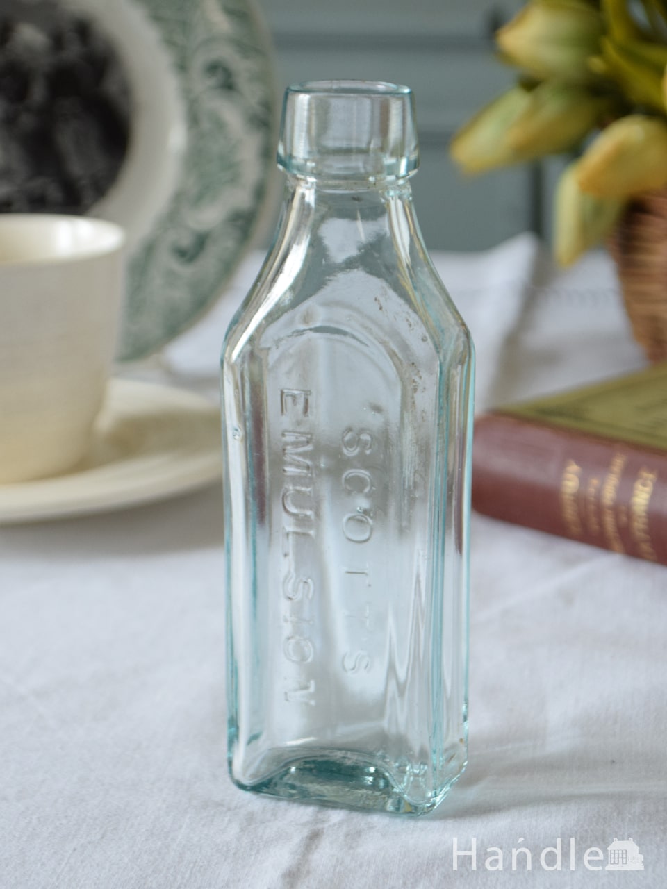 アンティークのおしゃれなガラスボトル、エンボス入りのガラス瓶（SCOTT'S EMULSION） (m-5326-z)