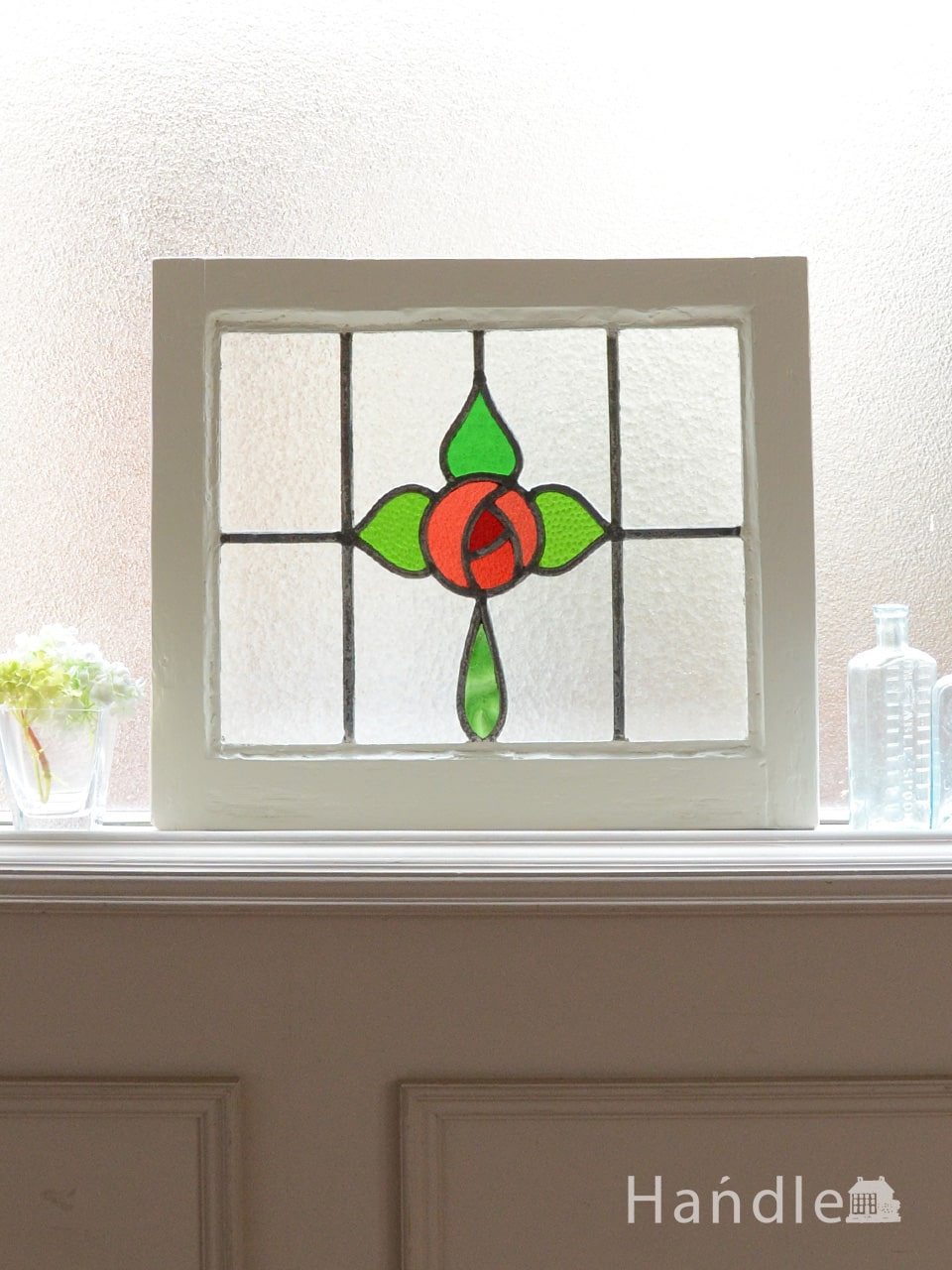 アンティークのステンドグラス、真っ赤な薔薇×グリーンの雫の美しいステンドグラス (g-1334)