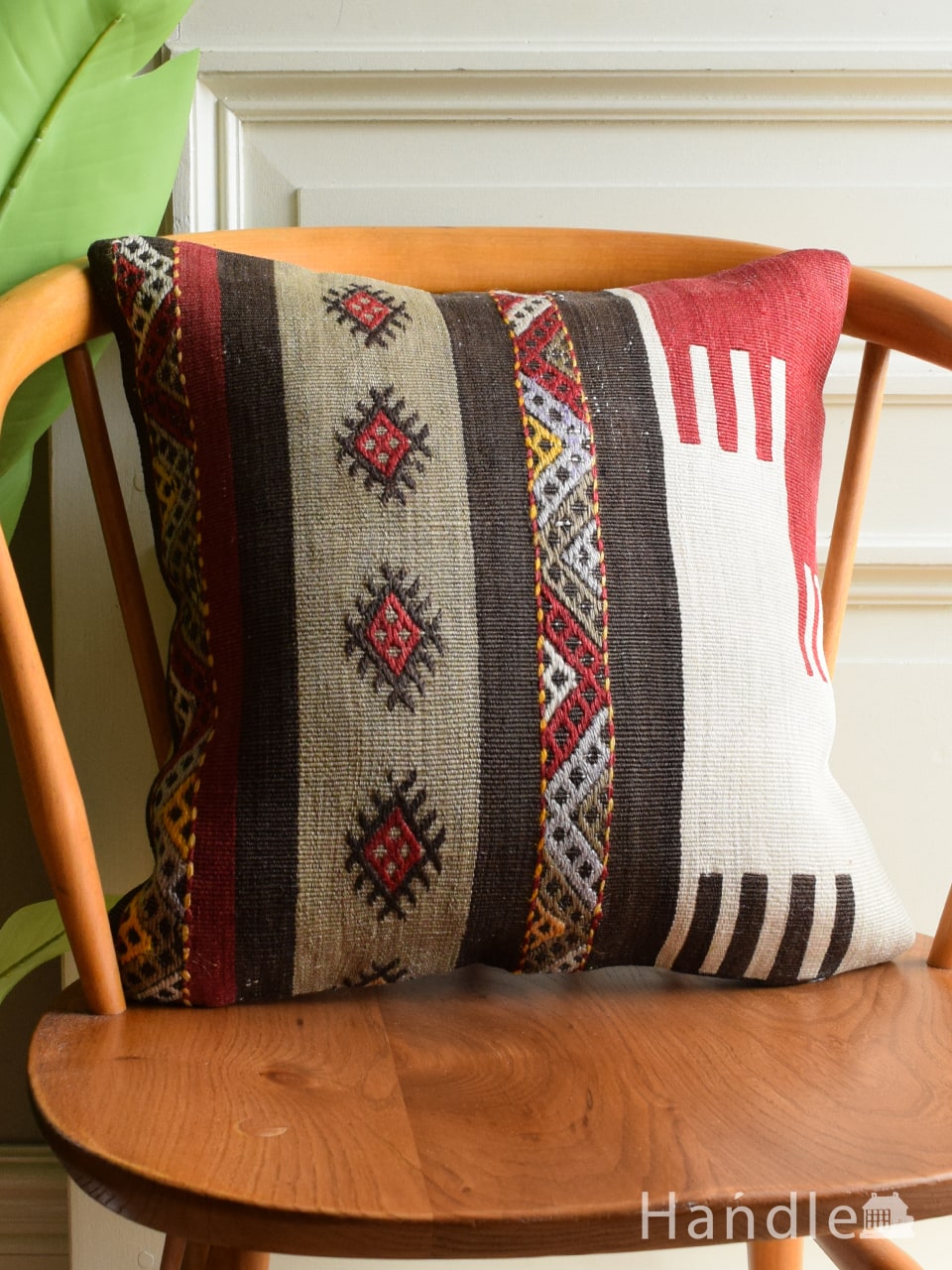 オールドキリムのクッションカバートライバルラグ手織り絨毯 ホリジンバッグ 黒羊毛 ブラックウール 手織りオールドキリム ヴィンテージ トライバル