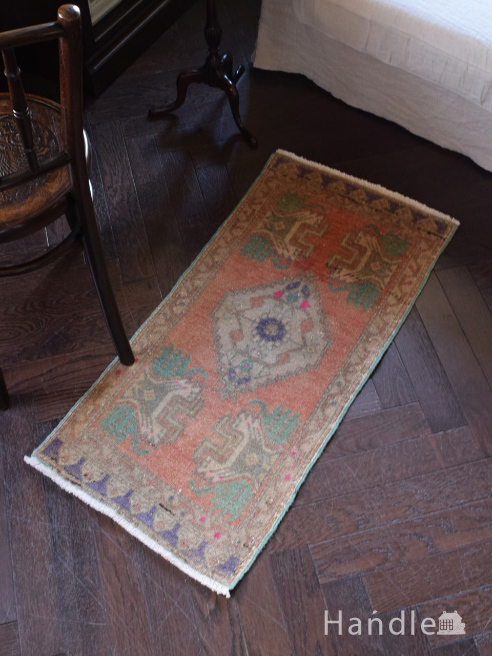 トルコヤフヤルの絨毯、美しい色に変化したトライバルラグ（アクサライ） (m-5047-z)