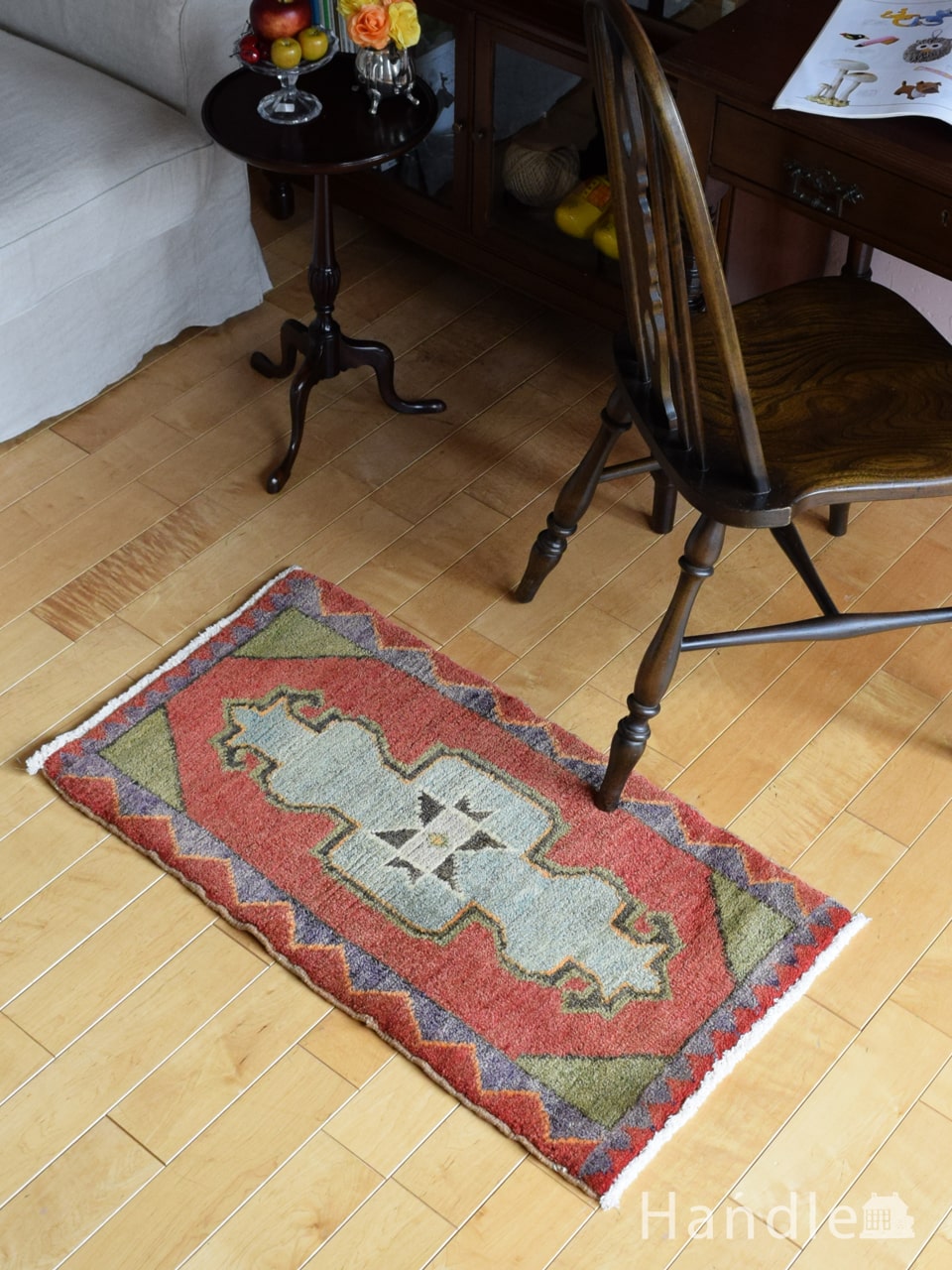 トルココンヤのおしゃれな絨毯、1点もののビンテージのトライバルラグ (m-5042-z)