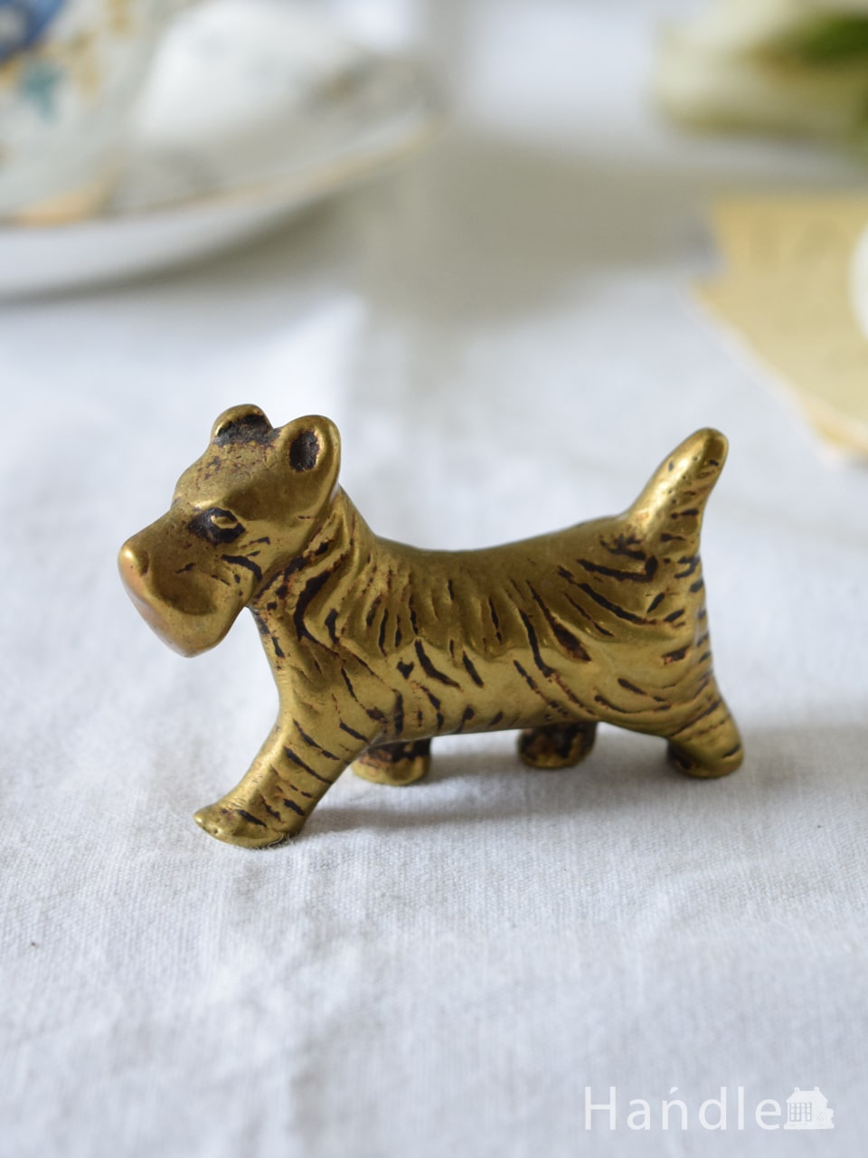 アンティーク 青銅製の可愛らしい表情の犬のオブジェ