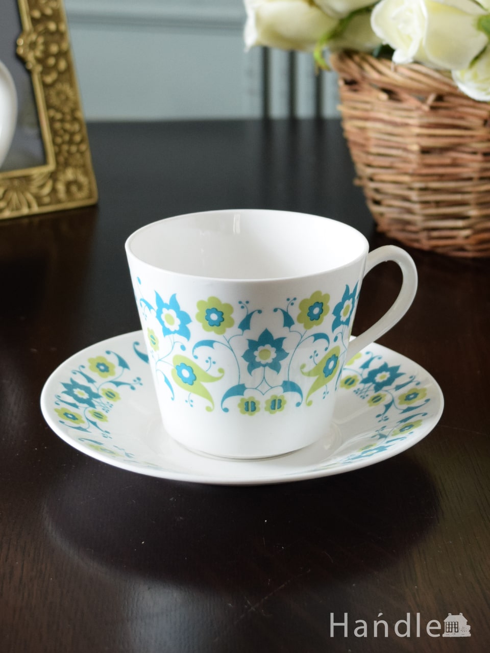 英国のアンティーク食器、Queen Anne（クィーンアン）の爽やかなお花模様のカップ＆ソーサー (k-4995-z)