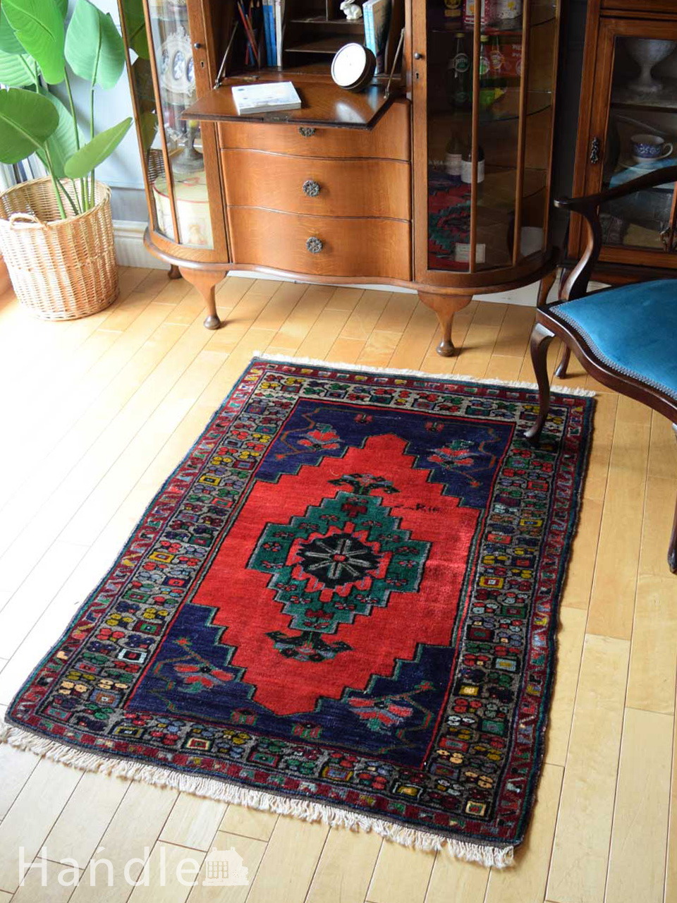 ビンテージのおしゃれな絨毯、トルココンヤの色が美しい一点もののトライバルラグ (m-5078-z)
