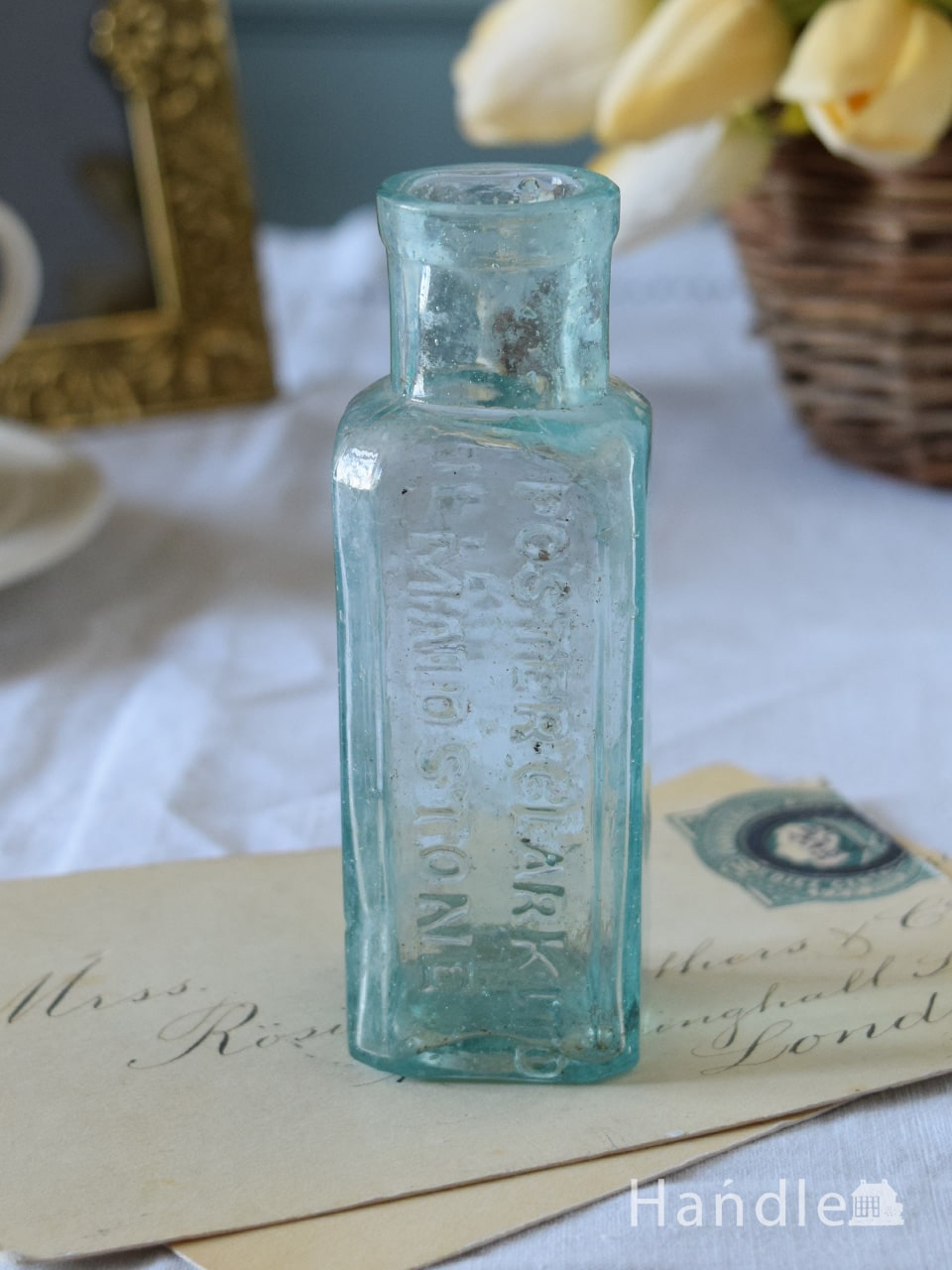 アンティークガラスのおしゃれなボトル、爽やかなブルー色のガラス瓶 (m-5379-z)