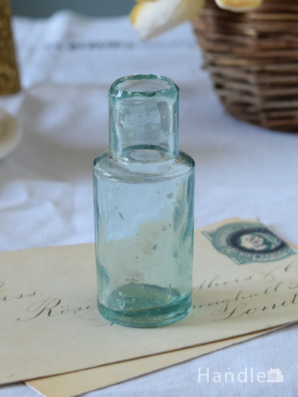アンティークのおしゃれなガラスボトル、小さくて可愛いブルーグリーンのガラス瓶 (m-5382-z)