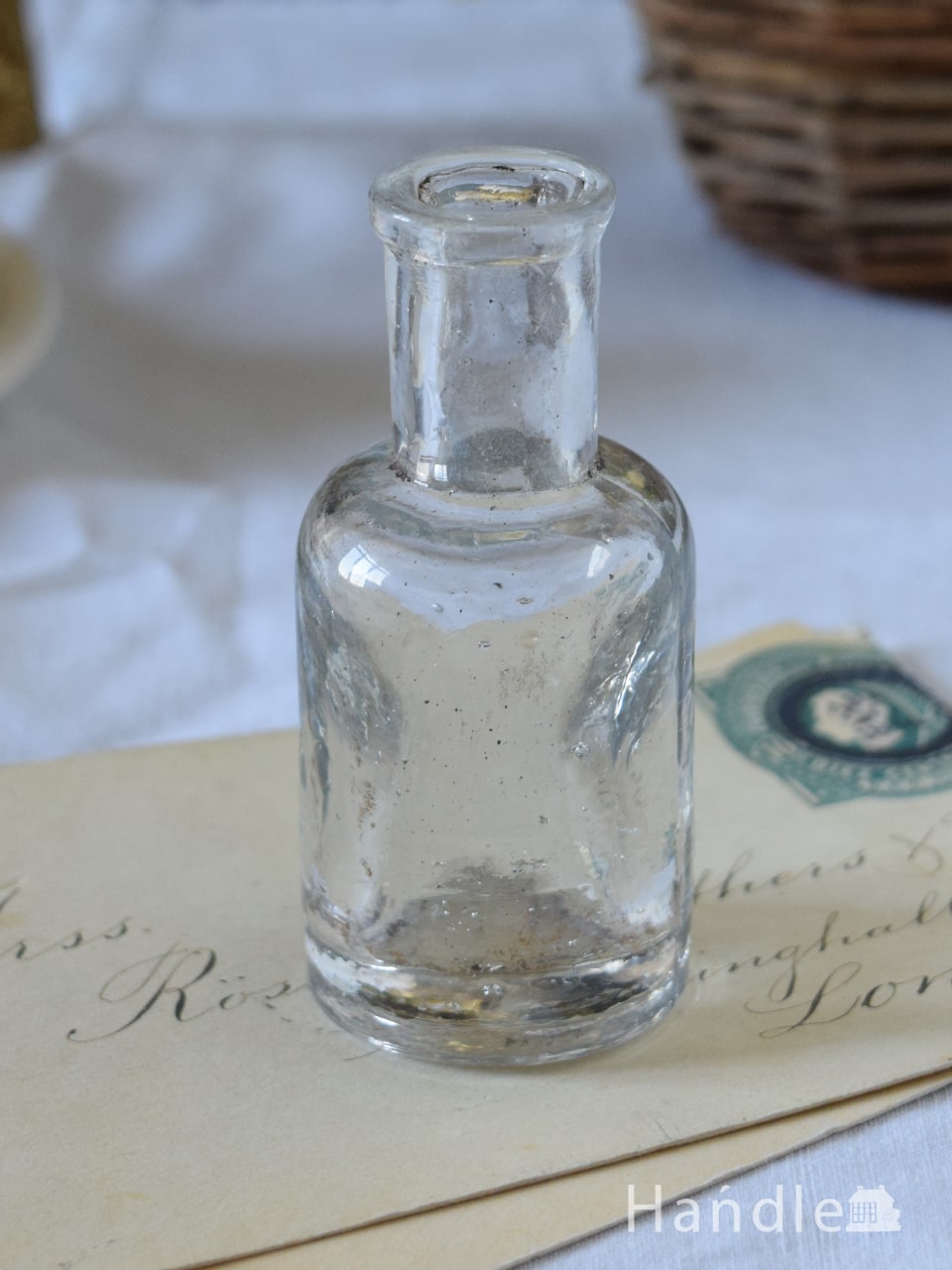 アンティークのおしゃれなガラスボトル、小さくて可愛いガラス瓶  (m-5383-z)