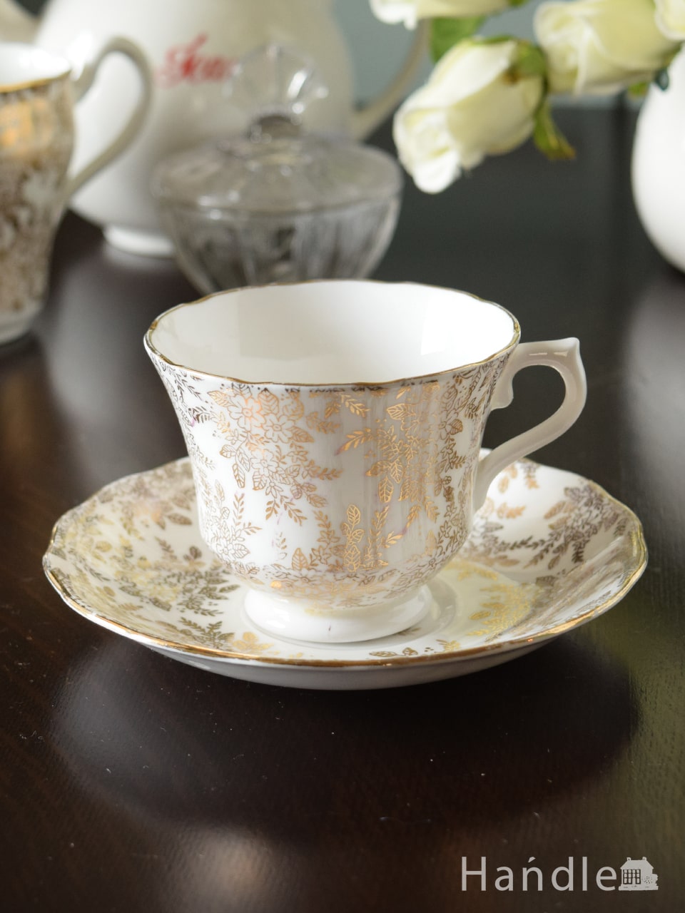イギリスのビンテージの食器、キラっと輝くお花模様のロイヤルベールのカップ＆ソーサー (m-5529-z)