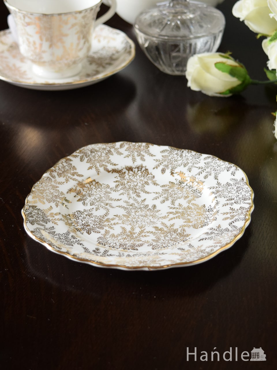イギリスのビンテージの食器、キラっと輝くお花模様のロイヤルベールのケーキプレート (m-5530-z)
