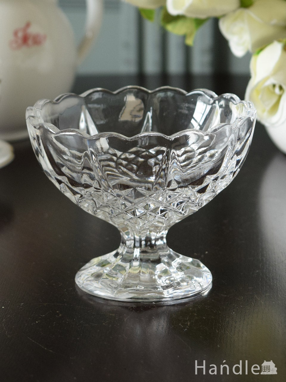 アンティークのガラス食器、プレス模様が美しいガラスの小さな