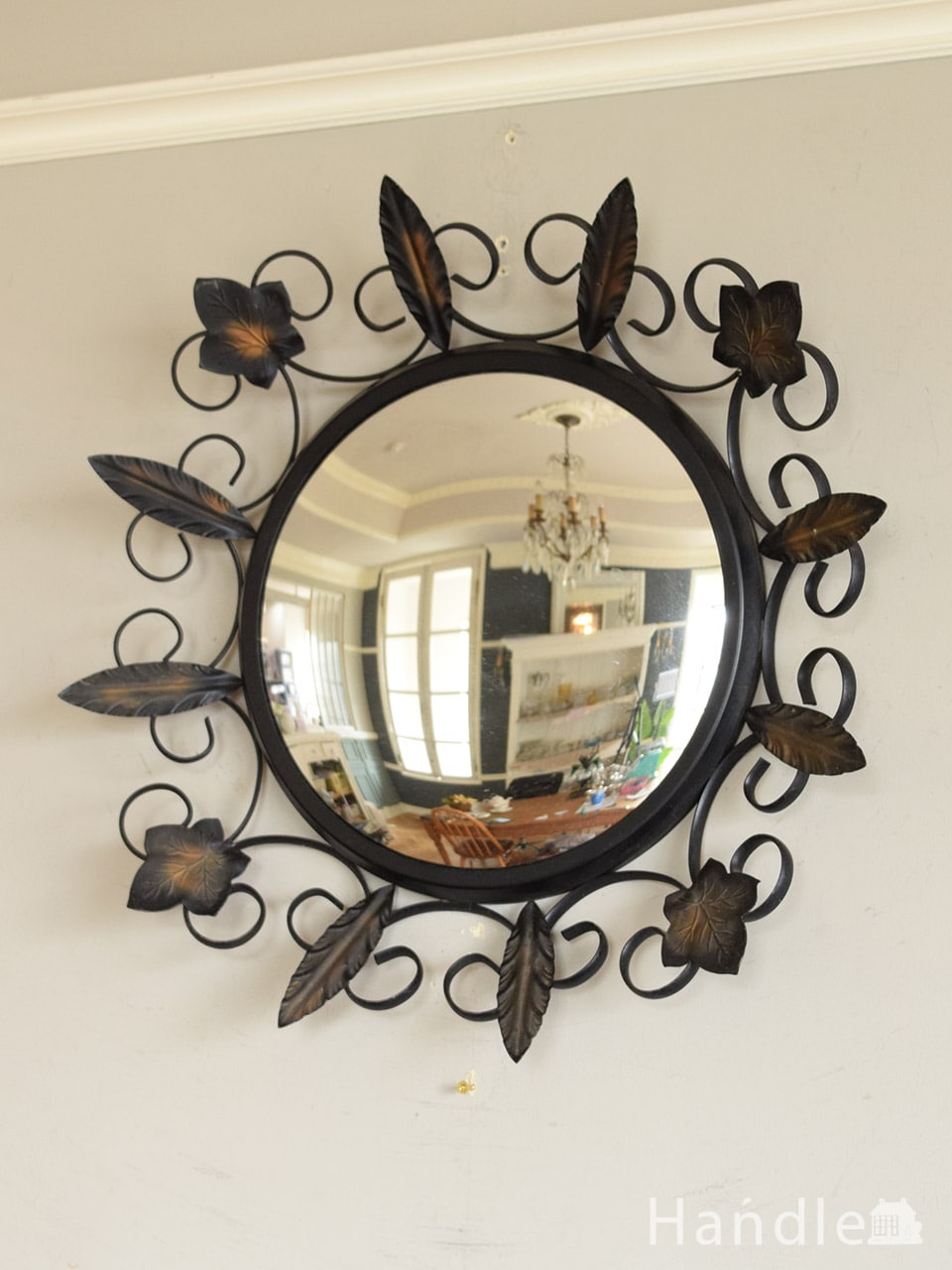 イギリスのアンティークミラー、お花＆葉っぱのデザインがおしゃれな凸型の鏡 (m-4941-z)
