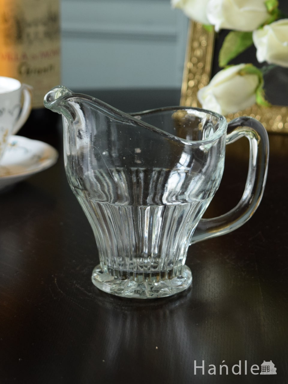 アンティークガラスの食器、英国から届いたプレスドグラスのミルクピッチャー (pg-7471)
