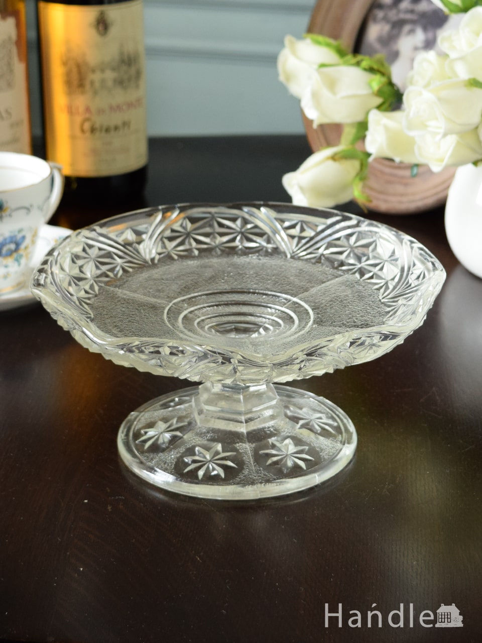 アンティークのガラスの雑貨、お花の型押し模様が可愛いプレスドグラス 