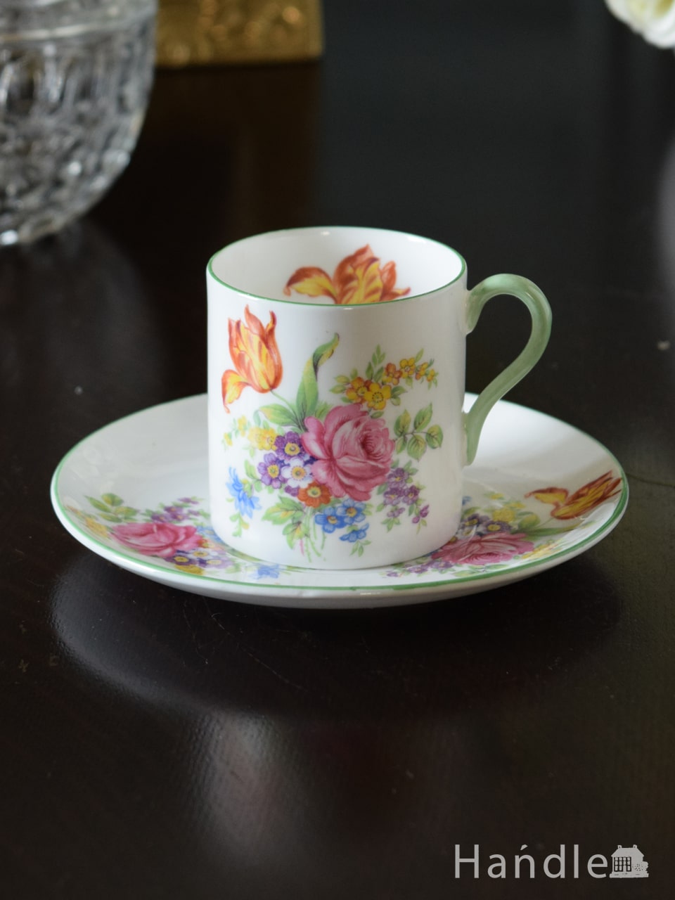 イギリスから届いたシェリーの陶磁器、お花のブーケが美しいアンティークデミタスカップ (m-5649-z)