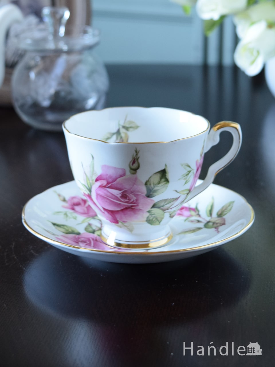イギリスのアンティーク食器、ピンクのバラがエレガントなロイヤルスタッフォード（ FIRST LOVE）のカップ＆ソーサー