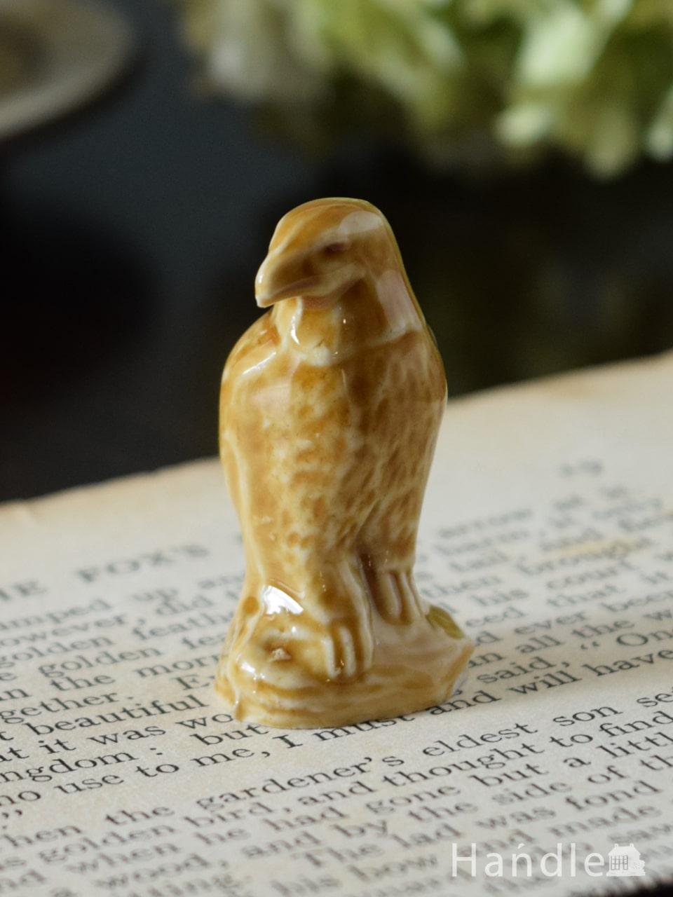 イギリスで見つけたWADE社のビンテージ陶器、Whimsiesシリーズのフィギア（鷲　eagle） (m-5788-z)