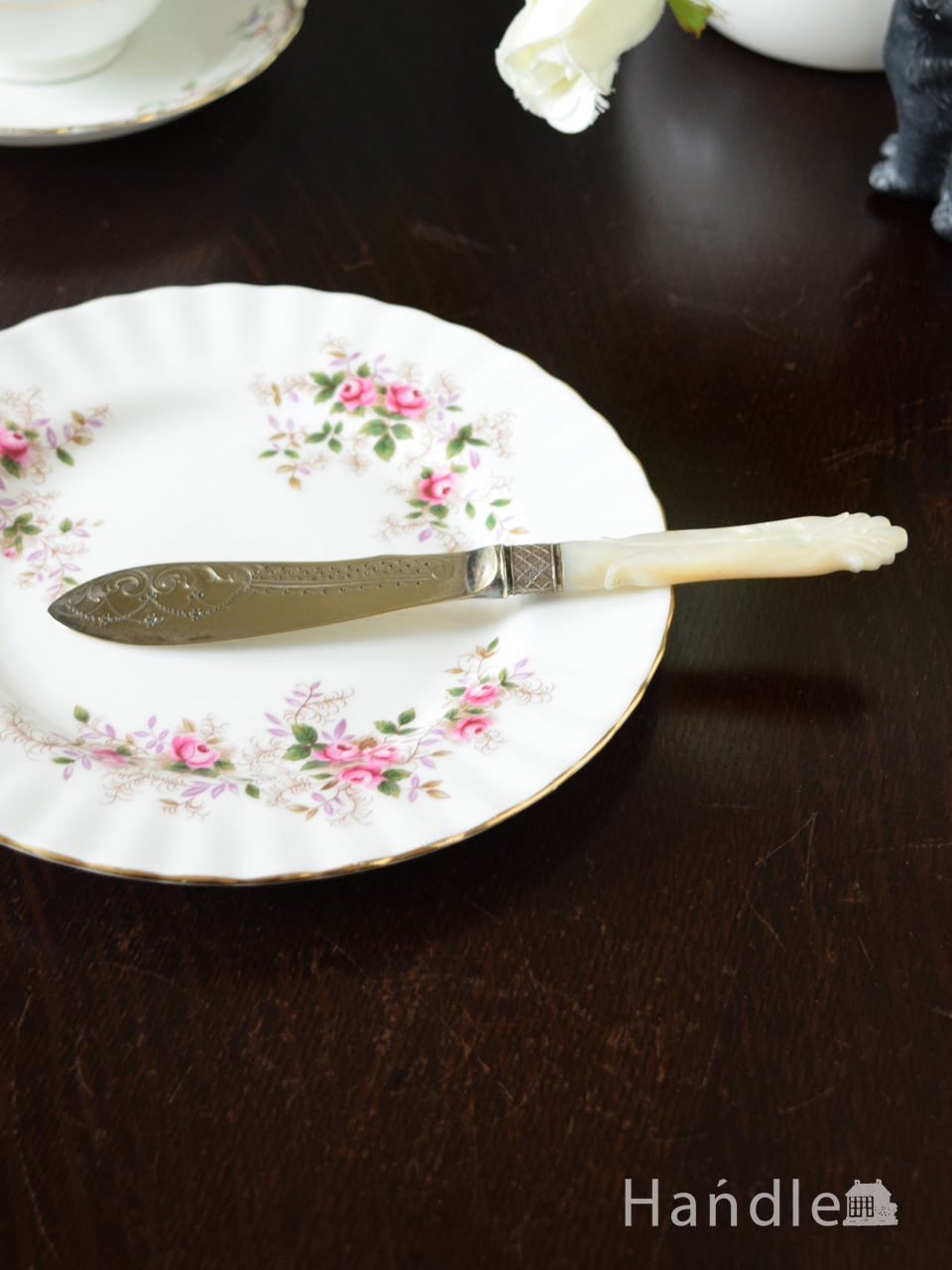 アンティークシルバープレートのナイフ、マザーオブパールが美しいバターナイフ (m-5753-z)