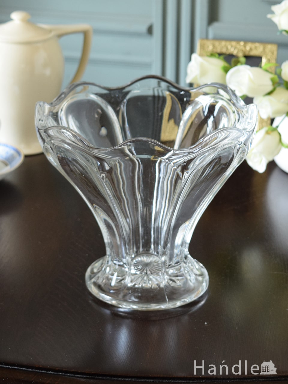 アンティークのおしゃれなプレスドグラスの花瓶、大きなお花が咲いたようなフラワーべース (m-6057-z)