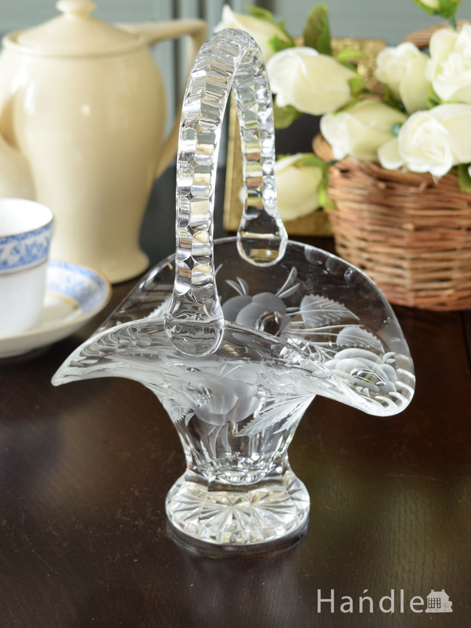 アンティークガラスの雑貨、美しいお花がデザインされたプレスドグラスのガラスバスケット (m-6097-z)