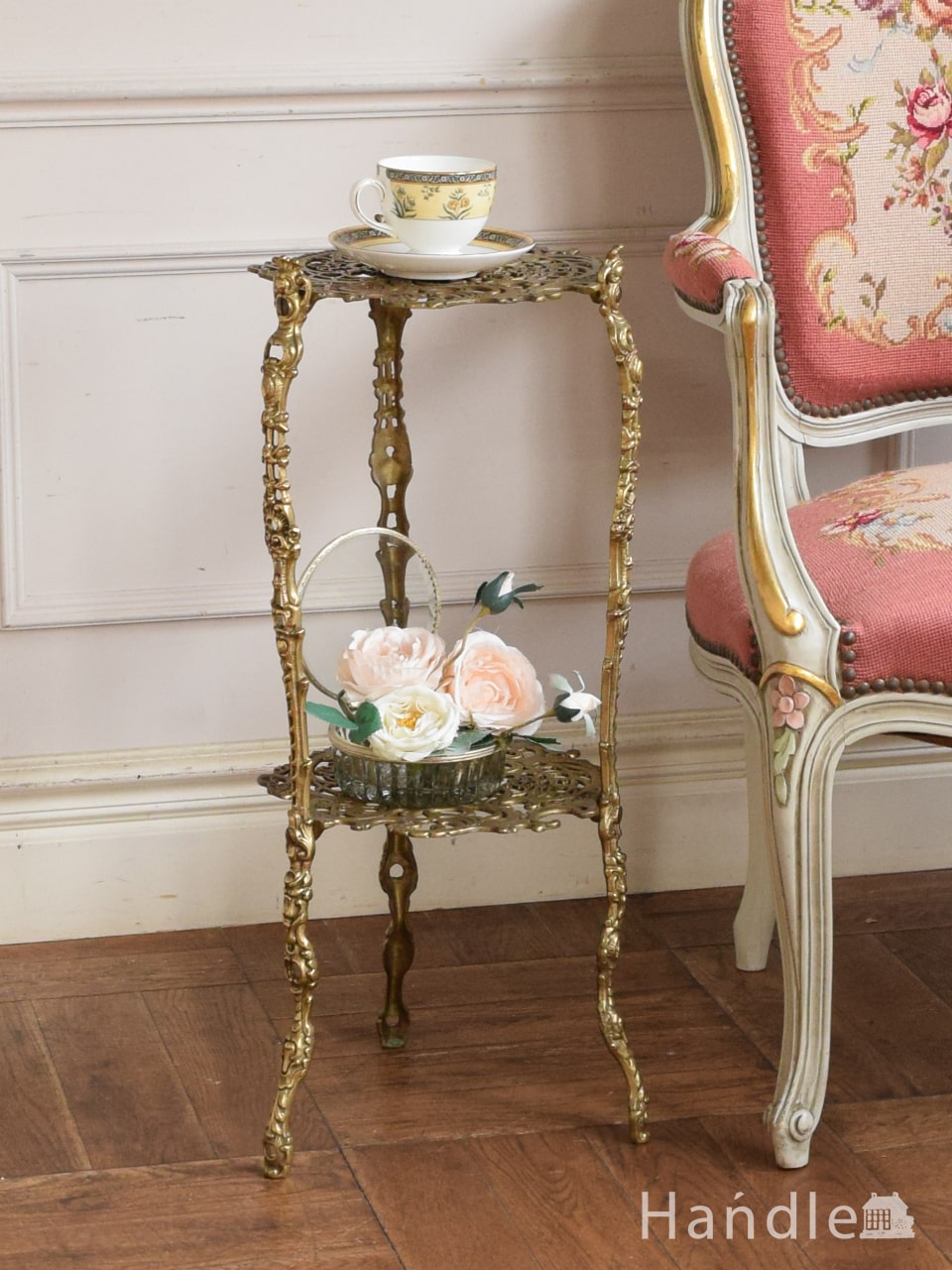 真鍮製のフランスアンティーク家具、華やかな装飾が美しいサイドテーブル（花台）
