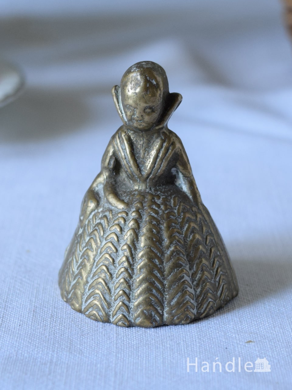 英国で見つけたアンティークの真鍮雑貨、可愛くて小さなベル (m-6711-z)