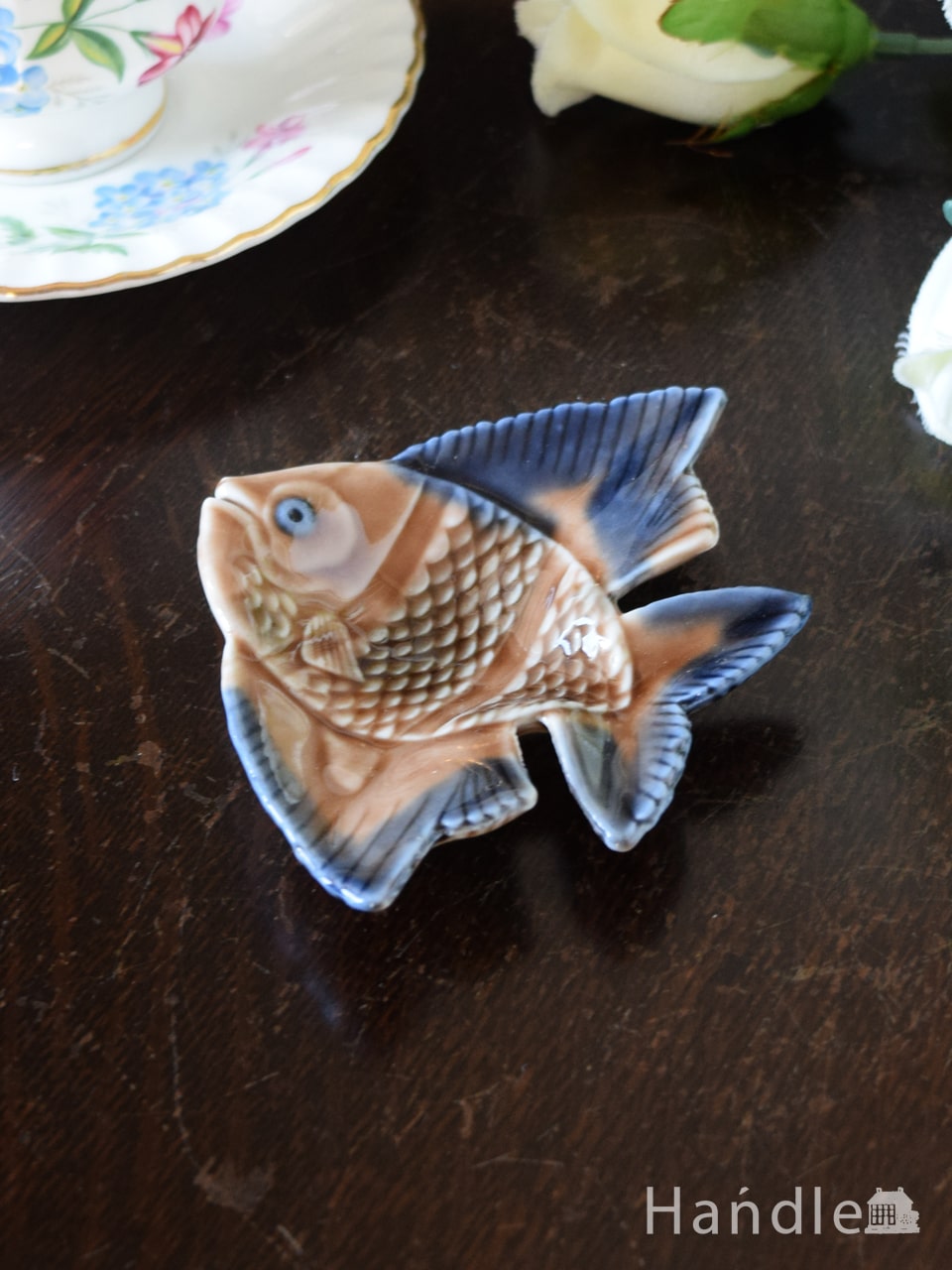 イギリスで見つけたビンテージ陶器、WADE社のフィッシュプレート（Angel Fish） (m-6387-z)