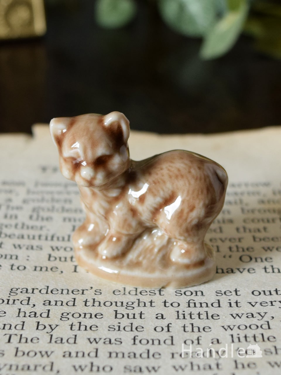 イギリスで見つけたWADE社のビンテージ陶器、Whimsiesのキャットコレクション（Cat standing） (m-6320-z)
