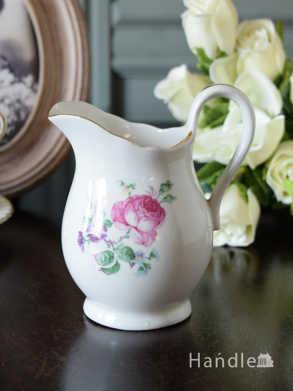 英国アンティークのおしゃれなミルクピッチャー、ピンク色の薔薇の花が描かれたアフタヌーンティー用の食器 (m-6239-z)