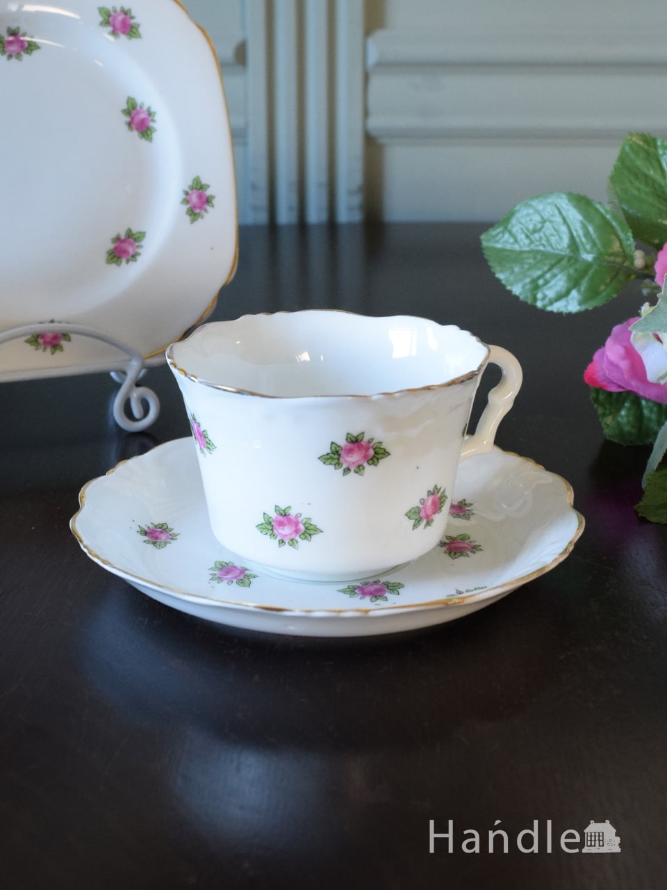 イギリスから到着したアンティークの食器、ミニ薔薇 の模様が可愛いアンティークカップ＆ソーサー（COLLINGWOOD）(m-6302-z)｜アンティーク雑貨