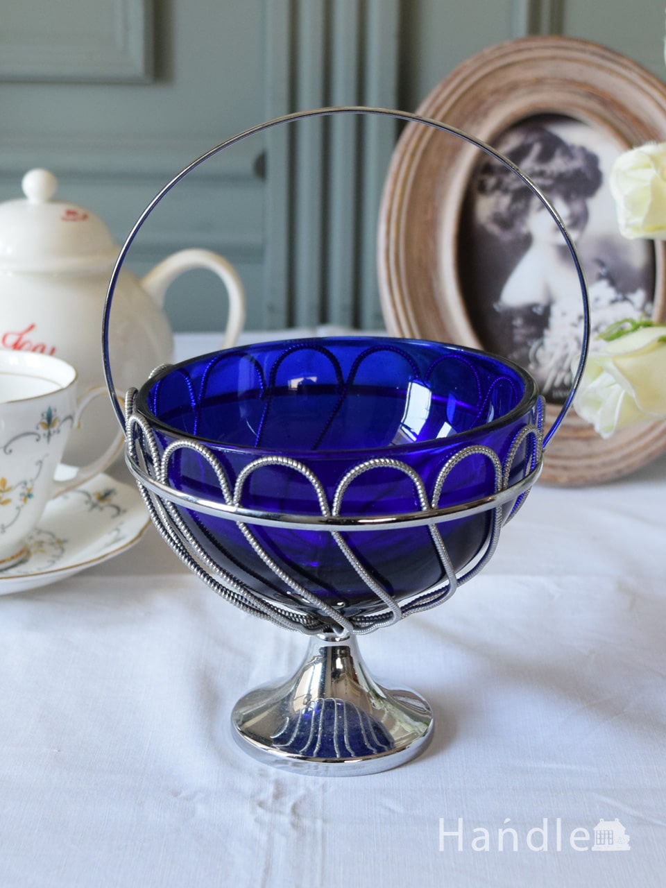 英国アンティークの素敵な器、ロイヤルブルー色のアンティークガラスが美しいガラスバスケット(pg-7757)｜アンティーク雑貨