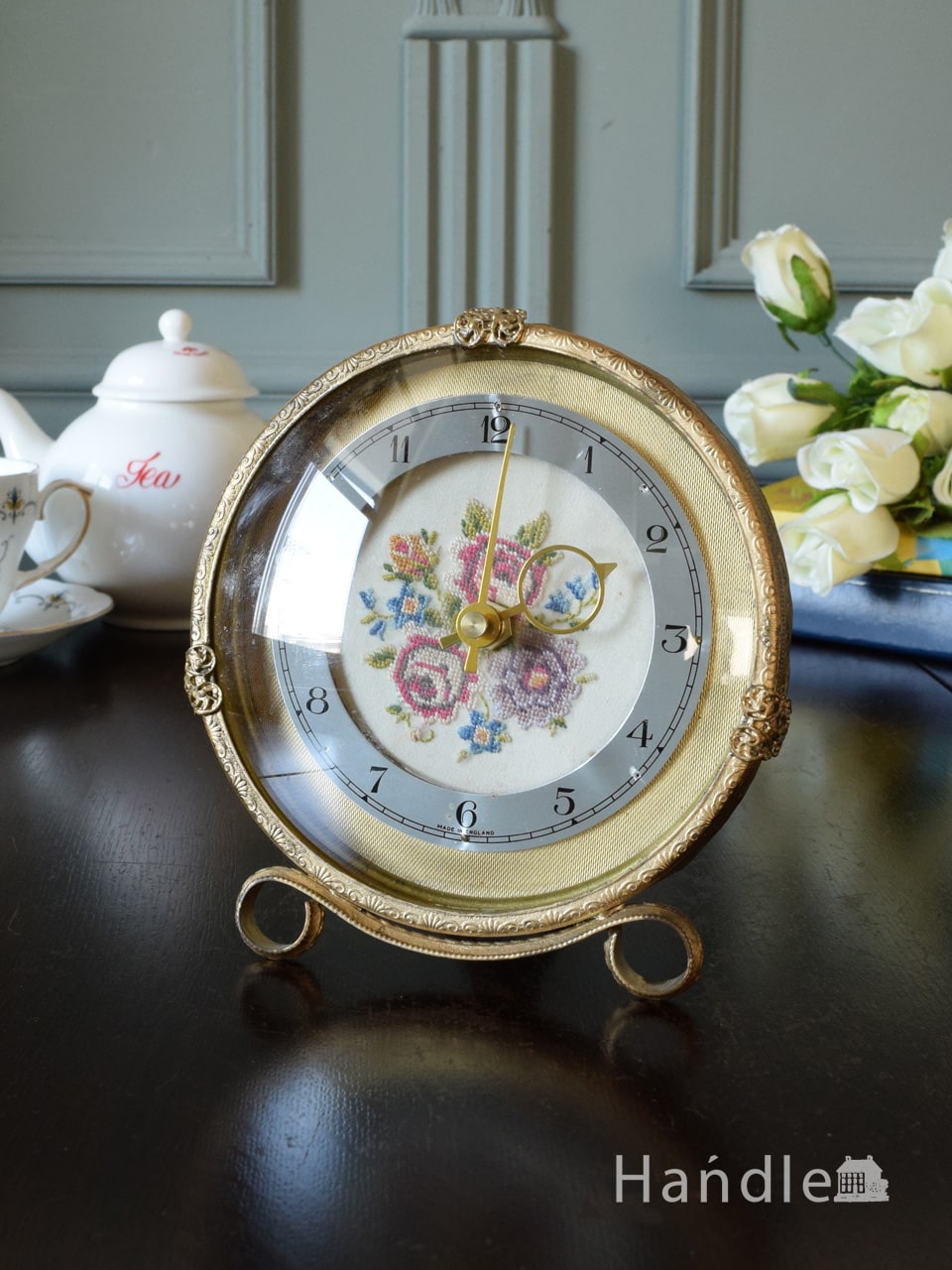 フランスのアンティーク時計、お花の刺繍が優雅なプチポワン時計(m-6853-z)｜アンティーク雑貨