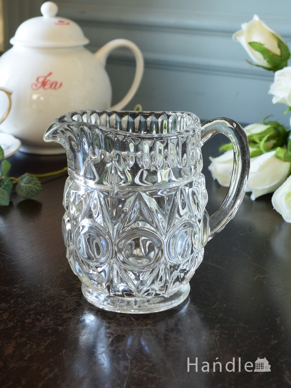 大きな水玉模様の型押しが可愛いアンティークプレスドグラスのミルクポット (pg-7718)