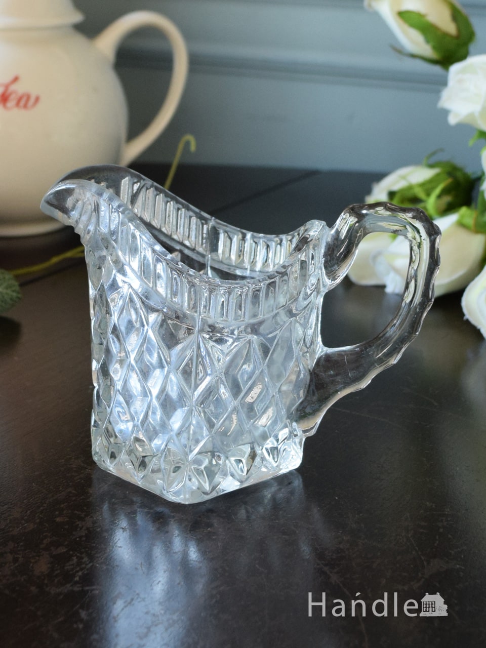 英国アンティークのガラス食器、ダイヤ模様が輝くプレスドグラスミルクポット (pg-7720)