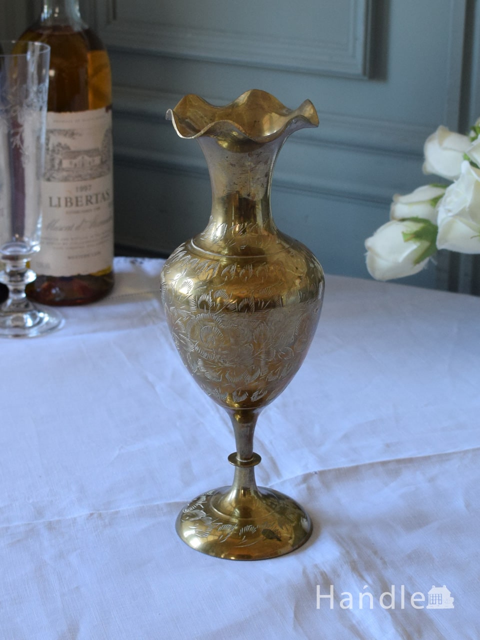 イギリスで見つけた真鍮製の花器、アンティークのおしゃれなフラワーベース（一輪挿し）