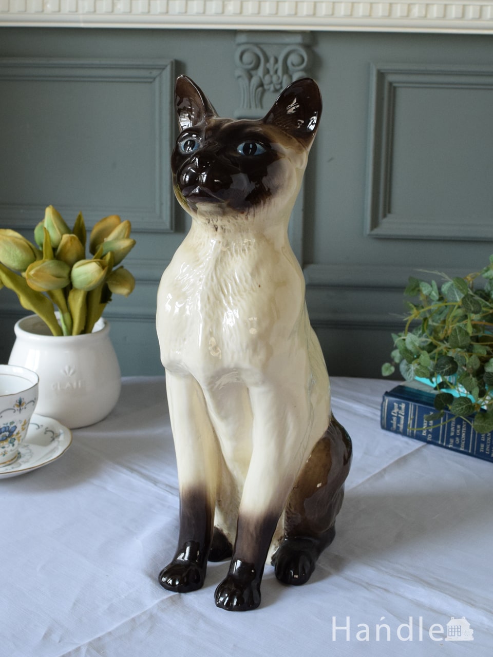 英国アンティークの陶器の猫、ベスウィック社のシャムネコの置物