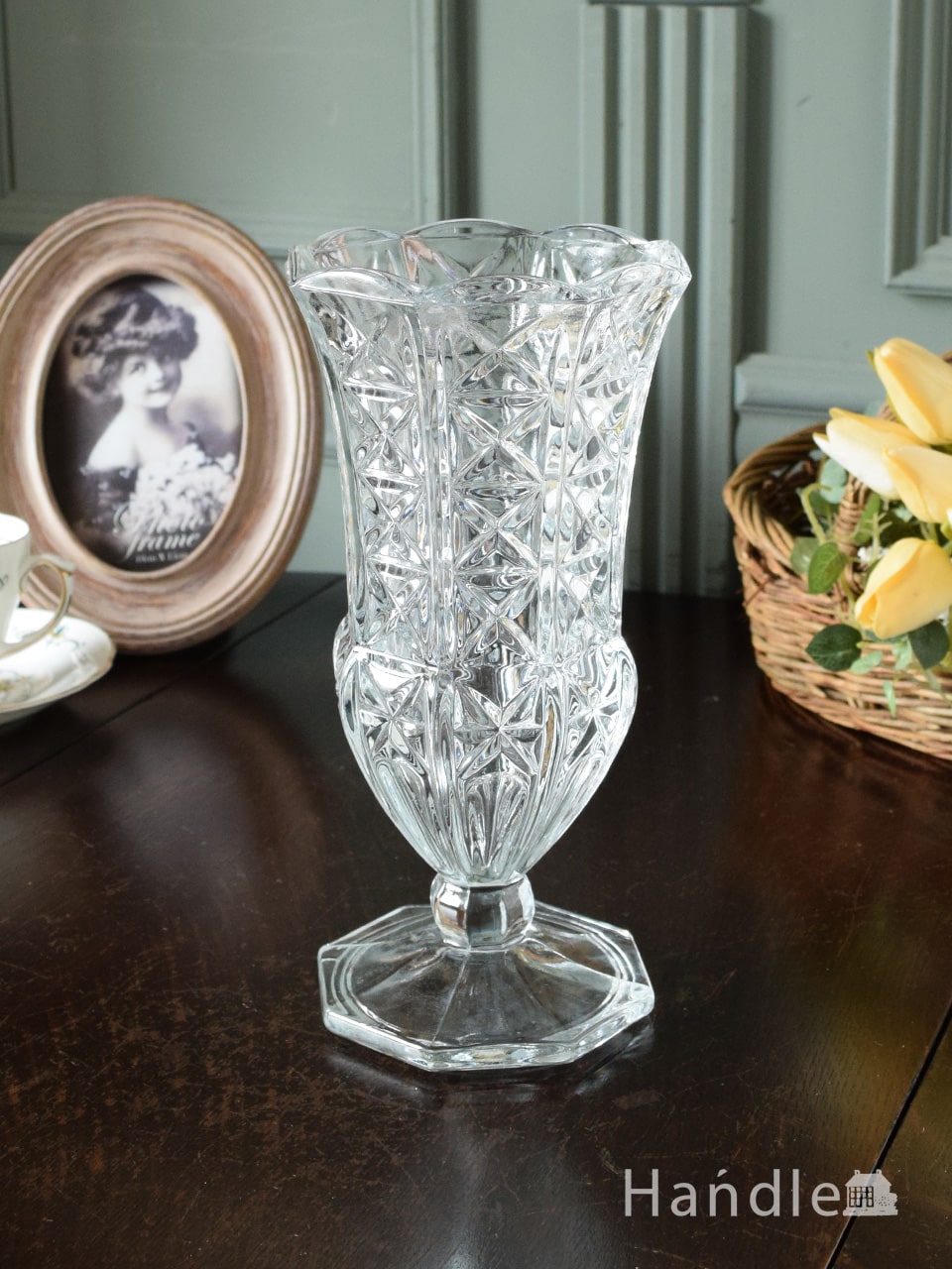 アンティークガラスのフラワーベース、イギリスから届いたプレスドグラスの花瓶(pg-7825)｜アンティーク雑貨