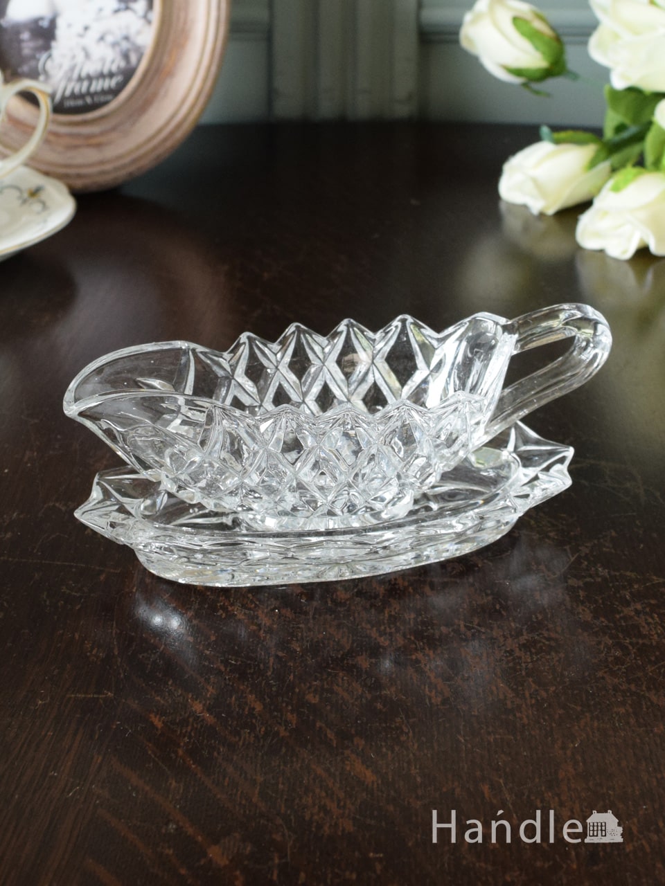 アンティークのガラスのソースポット、便利に使えるトレー付きの調味料