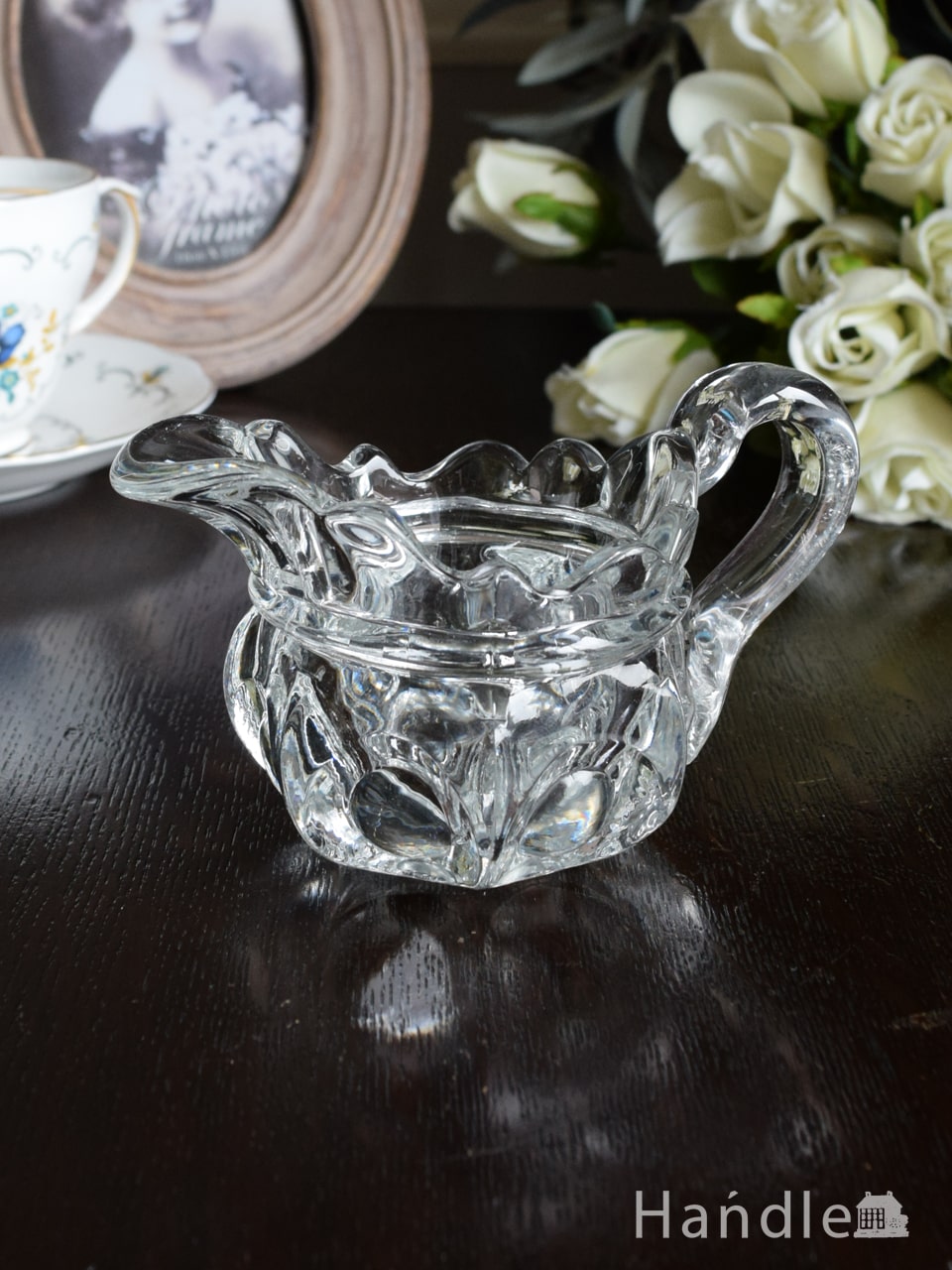 イギリスから届いたアンティークガラス雑貨、可愛いプレスドグラスのミルクピッチャー (pg-7882)