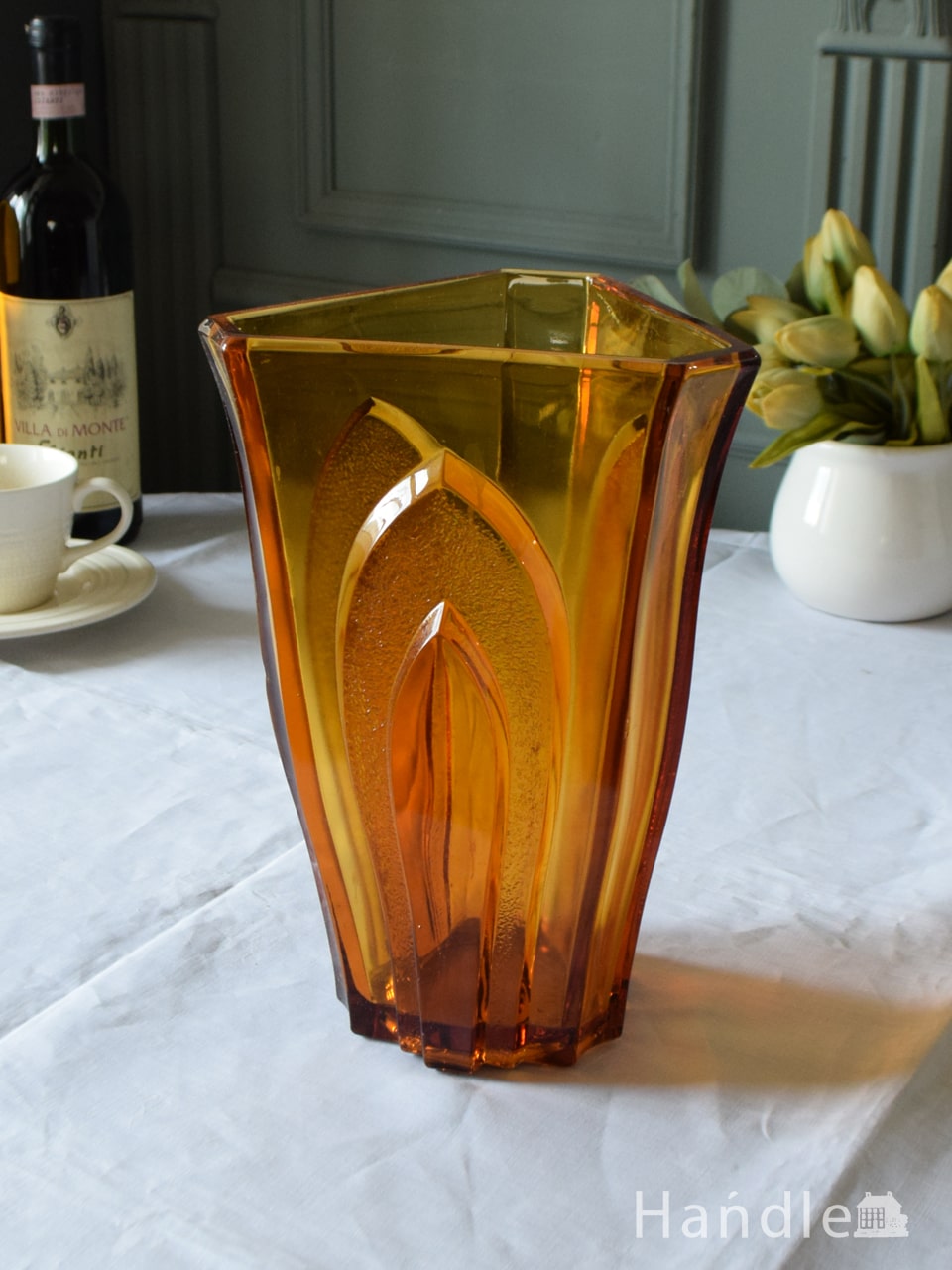 アンティークガラスのアールデコデザインの花器、三角形のおしゃれなフラワーベース