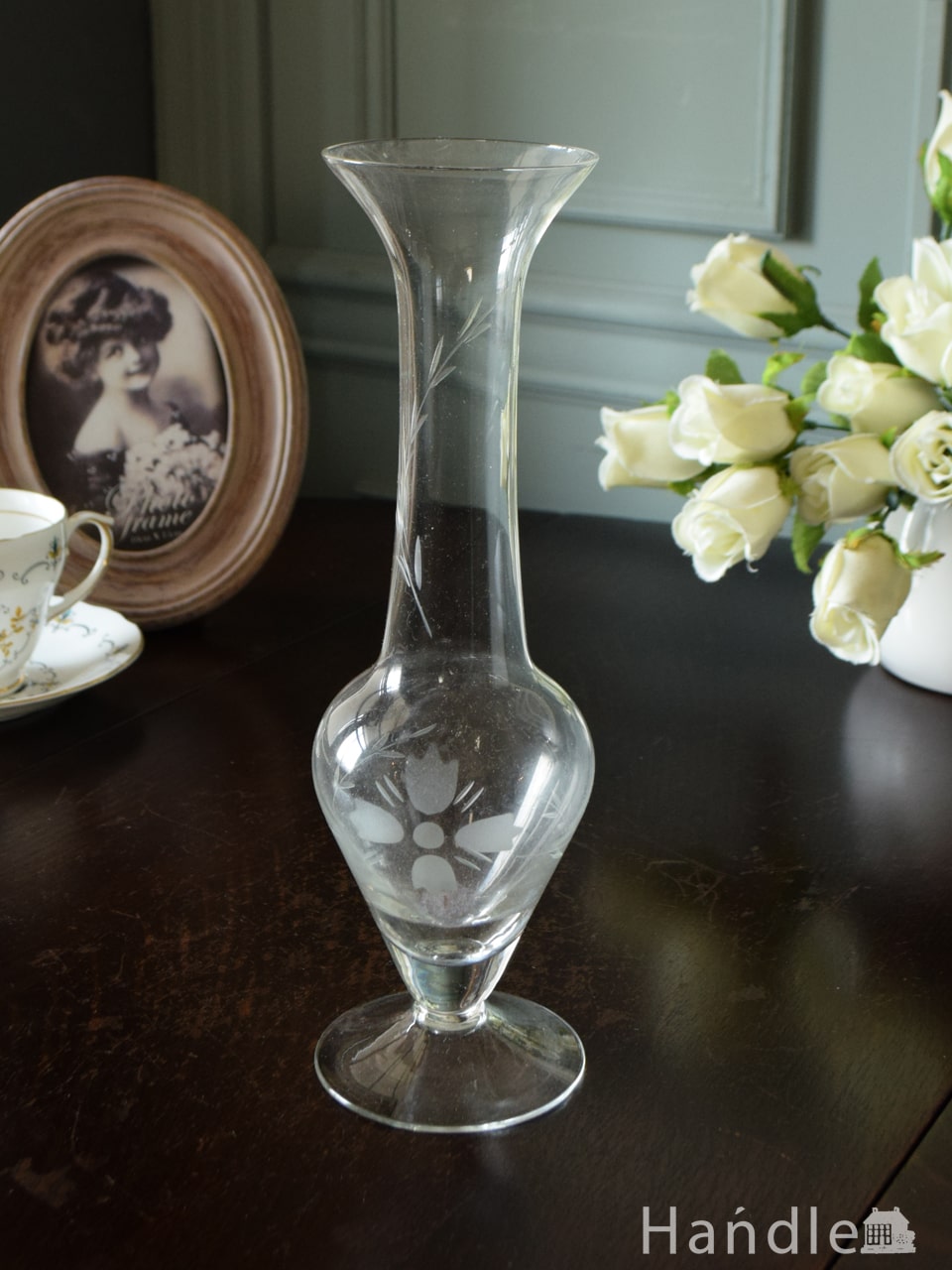 英国アンティークガラスの花器、美しいフォルムのフラワーベース(pg