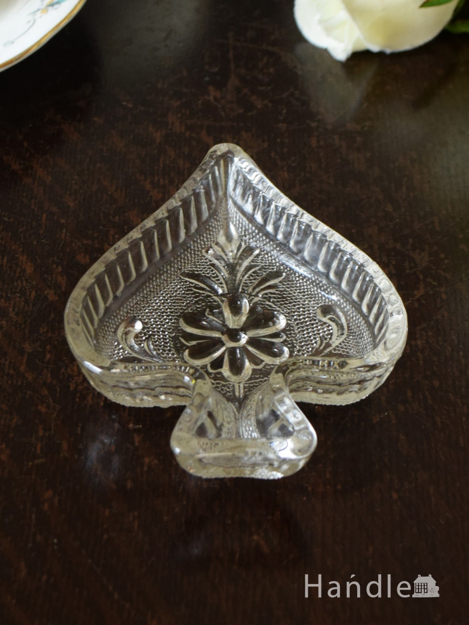 イギリスのアンティークガラスの器、スペードの形がおしゃれなアクセサリートレイ (pg-7438)