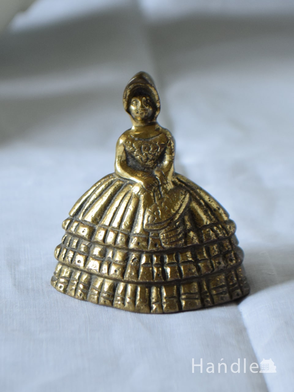 英国アンティークの真鍮製雑貨、英国淑女モチーフの小さなアンティークベル (m-7163-z)