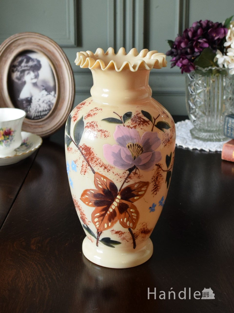 イギリスのアンティークフラワーベース、手描きされたお花の模様がおしゃれな花瓶 (m-7205-z)