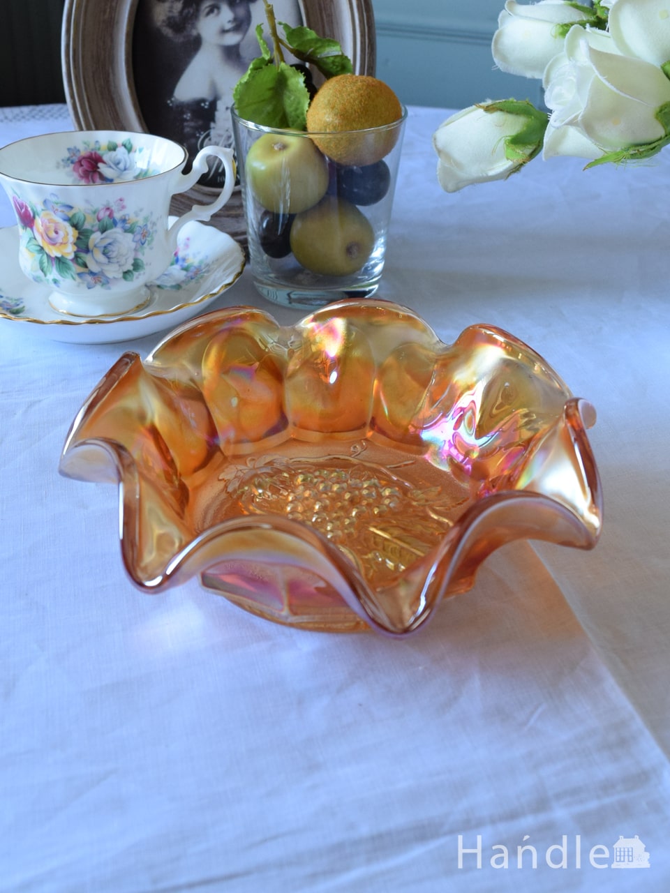 英国で見つけたアンティークガラスのおしゃれな器、カーニバルガラスのオレンジ色のプレート (pg-7978)